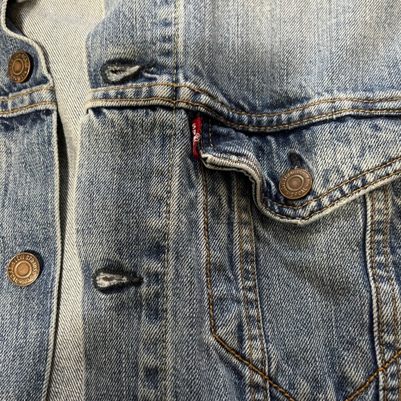 Levi’s classic Jean jacket - Picture 3 of 3